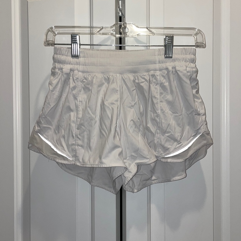 Lululemon 4” Hotty Totty shorts